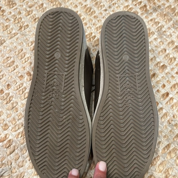 SHU-SHOP Metallic Star-Embellished Women's Sneakers - Picture 5 of 7